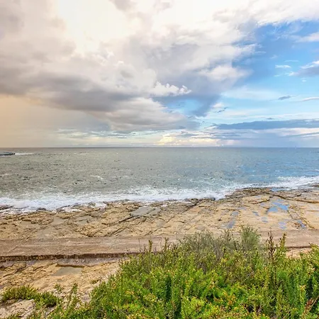 Daire Bennys Seaside Escape Sliema