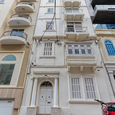 Bennys Seaside Escape