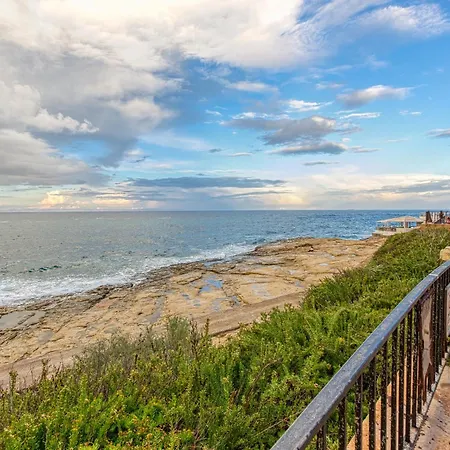 Bennys Seaside Escape * Sliema