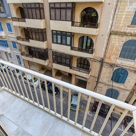 Bennys Seaside Escape *