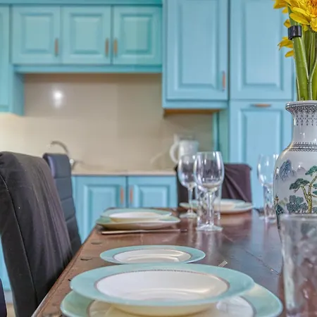 Bennys Seaside Escape * سليمة