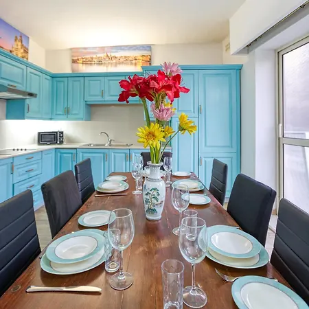 Bennys Seaside Escape * Sliema