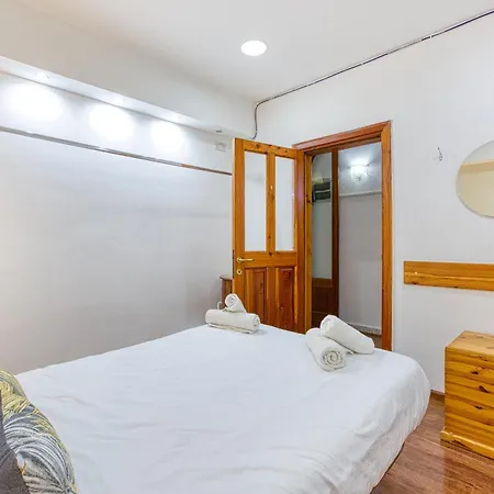 Bennys Seaside Escape *