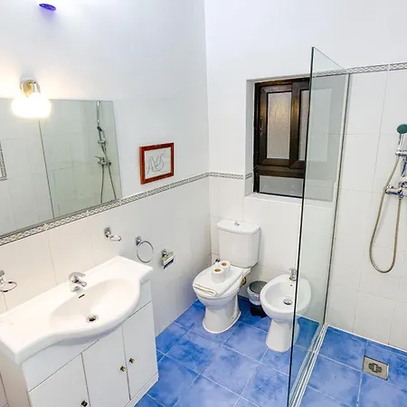 Bennys Seaside Escape شقة