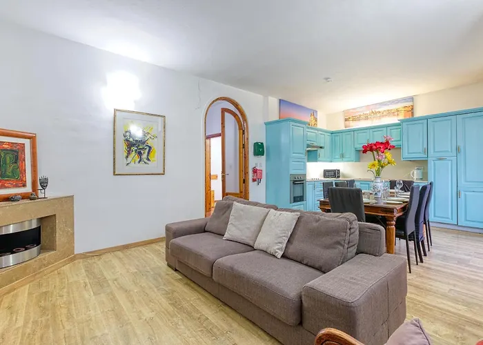 Bennys Seaside Escape *