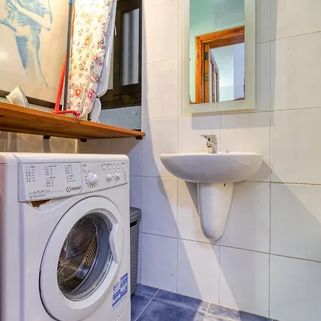 Bennys Seaside Escape