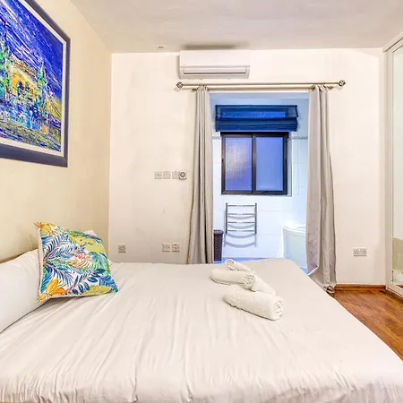 Bennys Seaside Escape * Sliema