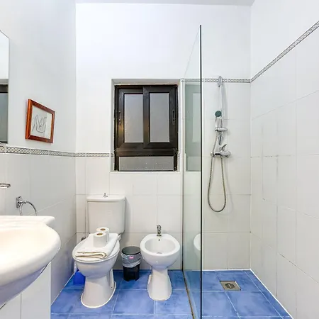 Bennys Seaside Escape Sliema