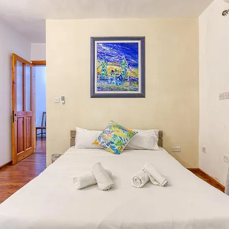 Bennys Seaside Escape * Sliema