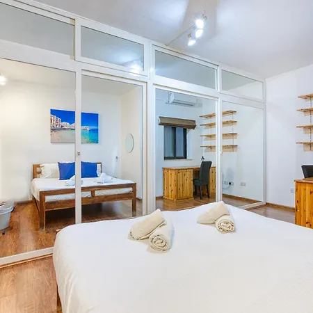 Bennys Seaside Escape Apartament