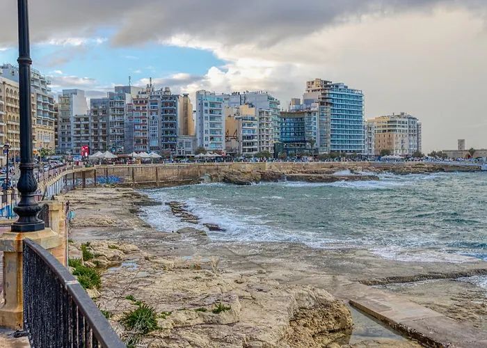 Bennys Seaside Escape Sliema