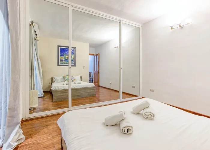 Bennys Seaside Escape Sliema